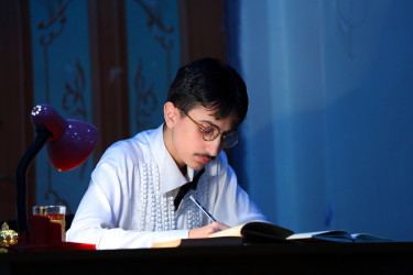 Binəqədi rayonu 30 № li tam orta məktəbin şagirdlərinin ifasında Azərbaycan bəstəkarı, Şərqdə ilk operanın yaradıcısı, böyük musiqişünas-alim Üzeyir Hacıbəylinin anadan olmasının 140 illik yubileyinə həsr olunmuş “O olmasın, bu olsun” operettası səhnələşdirildi