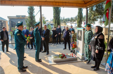 8 Noyabr- “Zəfər Günü”nün beşinci ildönümü ilə əlaqədar ölkəmizin hər yerində olduğu kimi Binəqədi rayonunda da şəhidlərimizin əziz xatirəsi böyük ehtiramla yad edildi
