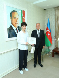 “Şəhərsalma və Memarlıq İli” çərçivəsində 2025-2026-cı tədris ilində ali təhsil müəssisələrinə tələbə qəbulu imtahanında Binəqədi rayonu üzrə yüksək nəticə göstərən gənclərlə  görüş keçirildi