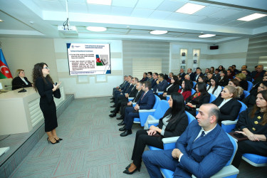 “Konstitusiya və Suverenlik İli” çərçivəsində “Dövlət qulluqçularının etik davranış qaydaları və onların fəaliyyətində insan hüquqları aspekti” mövzusunda məlumat sessiyası keçirildi