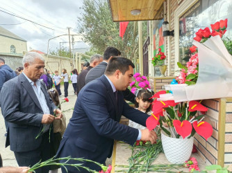 Şəhid Hüseynov Ramin Qüdrət oğlununun adını əbədiləşdirmək üçün yaradılmış “Şəhid Bulağı” önündə anım mərasimi keçirildi