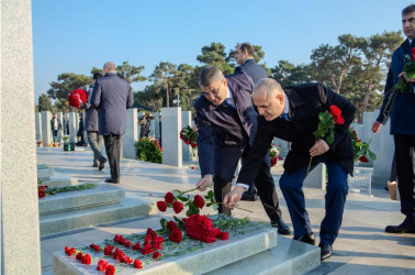 8 Noyabr- “Zəfər Günü”nün beşinci ildönümü ilə əlaqədar ölkəmizin hər yerində olduğu kimi Binəqədi rayonunda da şəhidlərimizin əziz xatirəsi böyük ehtiramla yad edildi