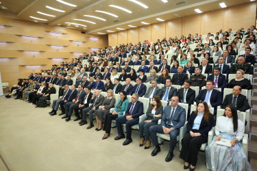 “Şəhərsalma və Memarlıq İli” çərçivəsində Binəqədi rayonunda Ümummilli Lider Heydər Əliyevin anadan olmasının 103-cü ildömümünə həsr olunmuş “TARİXİN, LİDERLİYİN VƏ XİLASKARLIĞIN HEYDƏR ƏLİYEV ZİRVƏSİ" adlı tədbir keçirildi