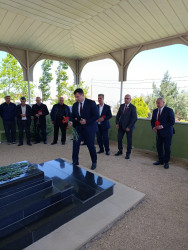 Şəhid Salahlı Vüsal Şənbə oğlunun doğum günü ilə əlaqədar məzarı ziyarət olundu