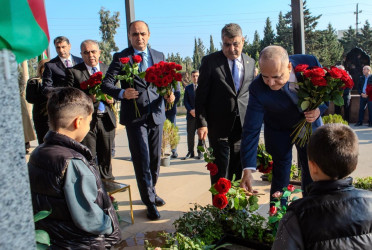 8 Noyabr- “Zəfər Günü”nün beşinci ildönümü ilə əlaqədar ölkəmizin hər yerində olduğu kimi Binəqədi rayonunda da şəhidlərimizin əziz xatirəsi böyük ehtiramla yad edildi