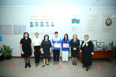 Binəqədi rayonu 30 № li tam orta məktəbin şagirdlərinin ifasında Azərbaycan bəstəkarı, Şərqdə ilk operanın yaradıcısı, böyük musiqişünas-alim Üzeyir Hacıbəylinin anadan olmasının 140 illik yubileyinə həsr olunmuş “O olmasın, bu olsun” operettası səhnələşdirildi