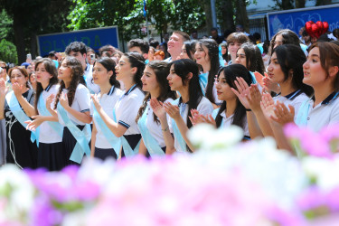 2025-2026-cı tədris ilinin başa çatması münasibətilə Binəqədi rayonunun orta ümumtəhsil müəssisələrində “Son zəng” tədbirləri keçirildi