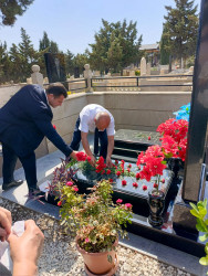 Şəhid Hüseynov Rövşən Kazım oğlunun doğum günü ilə əlaqədar məzarı ziyarət olundu