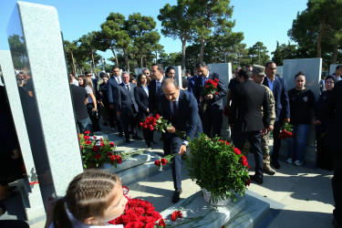 27 Sentyabr Anım Günü ilə əlaqədar ölkəmizin hər yerində olduğu kimi Binəqədi rayonunda da şəhidlərimizin əziz xatirəsi böyük ehtiramla yad edildi