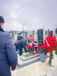 Şəhid Şükürov Anar Mehman oğlunun doğum günü ilə əlaqədar məzarı ziyarət olundu