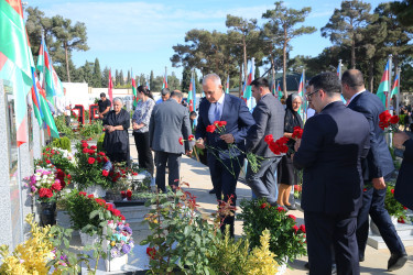 27 Sentyabr - “Anım Günü” ilə əlaqədar ölkəmizin hər yerində olduğu kimi Binəqədi rayonunda da şəhidlərimizin əziz xatirəsi böyük ehtiramla yad edildi