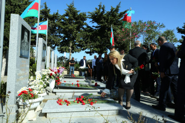 27 Sentyabr Anım Günü ilə əlaqədar ölkəmizin hər yerində olduğu kimi Binəqədi rayonunda da şəhidlərimizin əziz xatirəsi böyük ehtiramla yad edildi