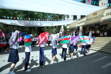 2025-2026-cı tədris ilinin başa çatması münasibətilə Binəqədi rayonunun orta ümumtəhsil müəssisələrində “Son zəng” tədbirləri keçirildi