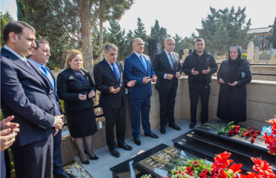 8 Noyabr- “Zəfər Günü”nün beşinci ildönümü ilə əlaqədar ölkəmizin hər yerində olduğu kimi Binəqədi rayonunda da şəhidlərimizin əziz xatirəsi böyük ehtiramla yad edildi