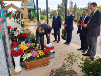 Şəhid Paşayev Samir Adişirin oğlunun doğum günü ilə əlaqədar məzarı ziyarət olundu