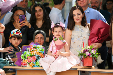 2024-2025-ci tədris ilinin başa çatması münasibətilə Binəqədi rayonunun orta ümumtəhsil müəssisələrində 14 iyun 2025-ci il tarixində “Son zəng” tədbirləri keçirildi