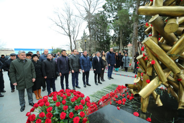 Binəqədi rayonunda 20 Yanvar faciəsinin 36-cı ildönümü ilə əlaqədar Biləcəri qəsəbəsində yerləşən 20 Yanvar şəhidlərinin xatirəsinə inşa olunmuş parkda ucaldılmış “Güllə yağışı” abidəsi rayon ictimaiyyəti tərəfindən ziyarət edildi