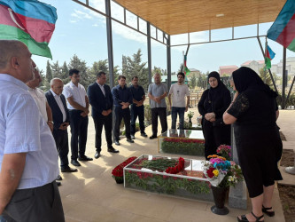 Şəhid Ağayev Rəşad Rövşən oğlunun doğum günü ilə əlaqədar məzarı ziyarət olundu