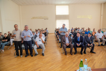 12 avqust 2025-ci il tarixində Binəqədi Rayon İcra Hakimiyyətinin başçısı Elxan Allahverdiyevin Binəqədi qəsəbəsinin sakinləri ilə səyyar qəbulu keçirildi