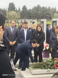 Şəhid Şükürov Anar Mehman oğlunun şəhadətinin ildönümü ilə əlaqədar məzarı ziyarət olundu