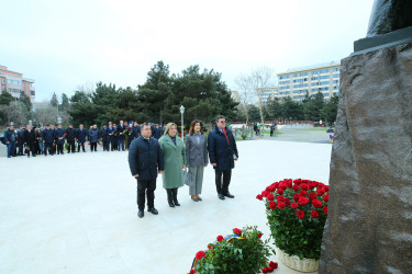 Binəqədi rayonunda ucaldılan dahi rumın bəstəkarı Corce Eneskunun abidəsi önündə Rumıniya Mədəniyyət Günü qeyd edildi
