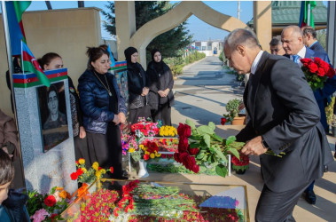 8 Noyabr- “Zəfər Günü”nün beşinci ildönümü ilə əlaqədar ölkəmizin hər yerində olduğu kimi Binəqədi rayonunda da şəhidlərimizin əziz xatirəsi böyük ehtiramla yad edildi