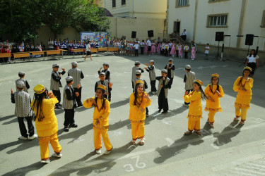 Binəqədi rayonu 143 № li tam orta məktəbdə 1 iyun- “Uşaqların Beynəlxalq Müdafiəsi Günü”nə həsr edilmiş tədbir keçirildi
