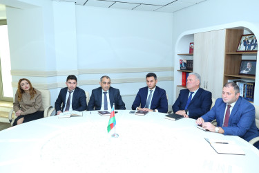 Binəqədi Rayon İcra Hakimiyyətində “Konstitusiya və Suverenlik İli” çərçivəsində  “Rayon İcra Hakimiyyətində və tabeli qurumlarda çalışan məsul şəxslərə iş fəaliyyətində stressin idarə edilməsi, ünsiyyət bacarıqlarının təkmilləşməsi və iş şəraitinə adaptasiya olunma mexanizmi” mövzusunda təlim keçirildi