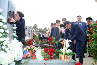 Şəhid Şadmanov Əkrəm Yunus oğlunun şəhadətinin birinci ildönümü ilə əlaqədar 2-ci Fəxri Xiyabanda qəbirüstü abidəsi ziyarət olundu