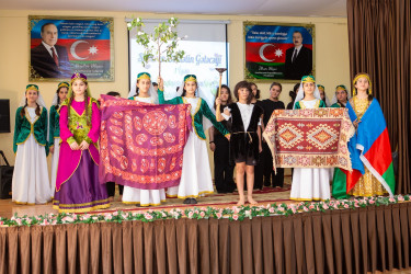 “Konstitusiya və Suverenlik İli” çərçivsində Binəqədi rayonu Vahid Əzizov adına 30 nömrəli tam orta məktəbdə "1 iyun - Uşaqların Beynəlxalq Müdafiəsi Günü”nə həsr edilmiş “Suveren dövlətin gələcəyi” adlı tədbir keçirildi