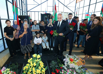 27 Sentyabr Anım Günü ilə əlaqədar ölkəmizin hər yerində olduğu kimi Binəqədi rayonunda da şəhidlərimizin əziz xatirəsi böyük ehtiramla yad edildi
