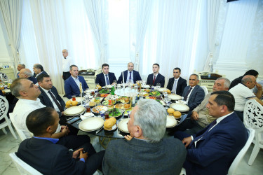 Binəqədi Rayon İcra Hakimiyyətinin təşkilatçılığı ilə şəhidlərin əziz xatirəsinə ehsan süfrəsi açıldı