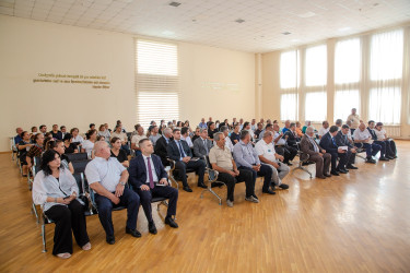 12 avqust 2025-ci il tarixində Binəqədi Rayon İcra Hakimiyyətinin başçısı Elxan Allahverdiyevin Binəqədi qəsəbəsinin sakinləri ilə səyyar qəbulu keçirildi