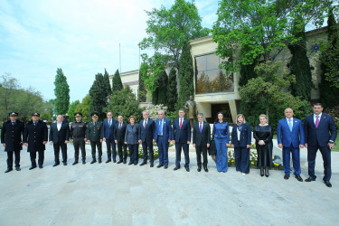 “Şəhərsalma və Memarlıq İli” çərçivəsində Binəqədi rayonunda Ümummilli Lider Heydər Əliyevin anadan olmasının 103-cü ildömümünə həsr olunmuş “TARİXİN, LİDERLİYİN VƏ XİLASKARLIĞIN HEYDƏR ƏLİYEV ZİRVƏSİ" adlı tədbir keçirildi