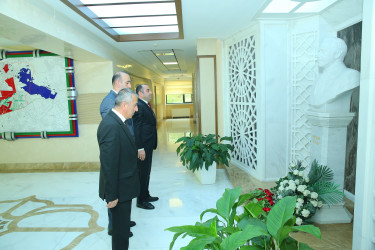 23 iyun 2025-ci il tarixində Binəqədi Rayon İcra Hakimiyyətinin inzibati binasında “23 İyun – Dövlət Qulluqçularının Peşə Bayramı" münasibətilə tədbir keçirildi