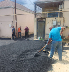 Binəqədi Rayon İcra Hakimiyyəti təşkilatçılığı ilə Azərbaycan Avtomobil Yolları Dövlət Agentliyi tərəfindən rayonun müxtəlif ərazilərində asfaltlama işləri davam etdirilir