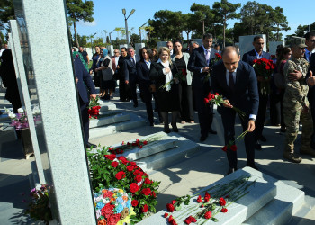 27 Sentyabr Anım Günü ilə əlaqədar ölkəmizin hər yerində olduğu kimi Binəqədi rayonunda da şəhidlərimizin əziz xatirəsi böyük ehtiramla yad edildi