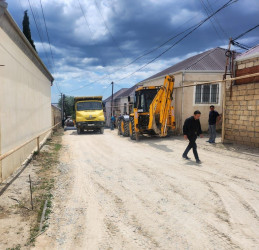 Binəqədi Rayon İcra Hakimiyyəti təşkilatçılığı ilə Azərbaycan Avtomobil Yolları Dövlət Agentliyi tərəfindən rayonun müxtəlif ərazilərində asfaltlama işləri davam etdirilir