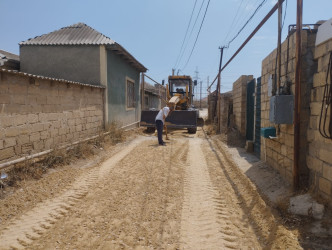 Binəqədi rayonu 28 May qəsəbəsi Dostluq küçəsində asfalt örtüyünün vurulması işləri həyata keçirildi