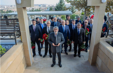 8 Noyabr- “Zəfər Günü”nün beşinci ildönümü ilə əlaqədar ölkəmizin hər yerində olduğu kimi Binəqədi rayonunda da şəhidlərimizin əziz xatirəsi böyük ehtiramla yad edildi