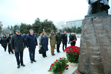 Binəqədi rayonunda ucaldılan dahi rumın bəstəkarı Corce Eneskunun abidəsi önündə Rumıniya Mədəniyyət Günü qeyd edildi
