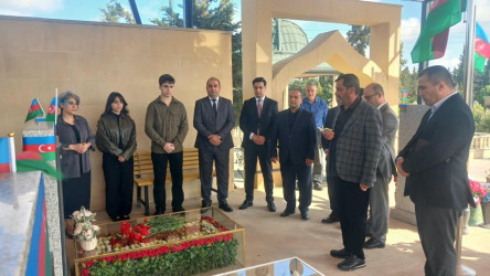 Şəhid İsmayılov Rövşən Məmmədağa oğlunun anım günü ilə əlaqədar məzarı ziyarət olundu