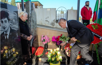 8 Noyabr- “Zəfər Günü”nün beşinci ildönümü ilə əlaqədar ölkəmizin hər yerində olduğu kimi Binəqədi rayonunda da şəhidlərimizin əziz xatirəsi böyük ehtiramla yad edildi