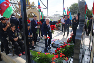 27 Sentyabr - “Anım Günü” ilə əlaqədar ölkəmizin hər yerində olduğu kimi Binəqədi rayonunda da şəhidlərimizin əziz xatirəsi böyük ehtiramla yad edildi