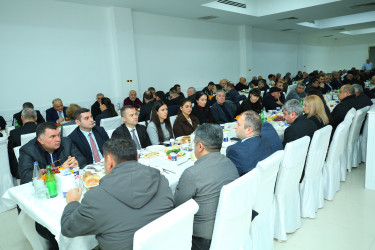 Binəqədi Rayon İcra Hakimiyyətinin təşkilatçılığı ilə Heydər Məscidində xalqımızın Ümummilli Lideri Heydər Əliyevin əziz xatirəsinə ehsan süfrəsi təşkil olundu