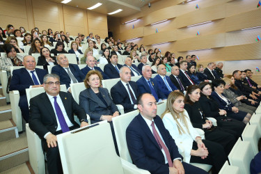 “Şəhərsalma və Memarlıq İli” çərçivəsində Binəqədi rayonunda Ümummilli Lider Heydər Əliyevin anadan olmasının 103-cü ildömümünə həsr olunmuş “TARİXİN, LİDERLİYİN VƏ XİLASKARLIĞIN HEYDƏR ƏLİYEV ZİRVƏSİ" adlı tədbir keçirildi