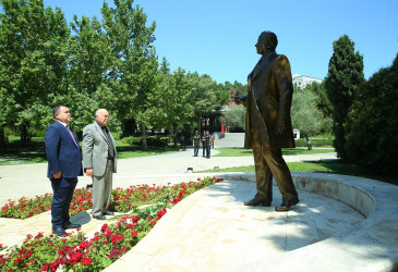 “Konstitusiya və Suverenlik İli” çərçivəsində ümummilli lider Heydər Əliyevin Azərbaycanda ilk dəfə siyasi hakimiyyətə gəlişinə həsr olunmuş “14 iyul 1969-cu il: Tərəqqi yolunun başlanğıcı” mövzusunda tədbir keçirildi