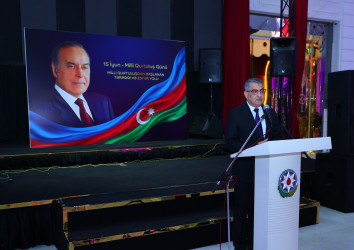 Binəqədi rayonunda “Şəhərsalma və Memarlıq İli” çərçivəsində 15 İyun-Milli Qurtuluş Gününə həsr olunmuş “MİLLİ QURTULUŞDAN BAŞLANAN TƏRƏQQİ VƏ ZƏFƏR YOLU” adlı tədbir keçirildi