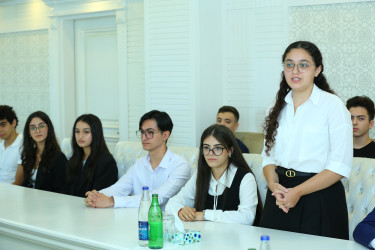 “Şəhərsalma və Memarlıq İli” çərçivəsində 2025-2026-cı tədris ilində ali təhsil müəssisələrinə tələbə qəbulu imtahanında Binəqədi rayonu üzrə yüksək nəticə göstərən gənclərlə  görüş keçirildi