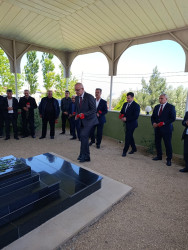 Şəhid Salahlı Vüsal Şənbə oğlunun doğum günü ilə əlaqədar məzarı ziyarət olundu
